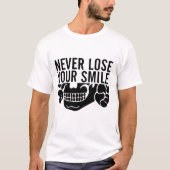Never Lose Your Smile Typography Tシャツ (正面)