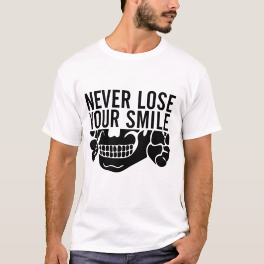 Never Lose Your Smile Typography Tシャツ (正面)