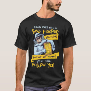 Never mess with a Beekeeper Tシャツ