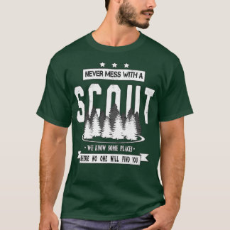 Never Mess With A Scout Nature Hiking Tシャツ