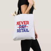 Never Pay Retail – Bold Shopper Statement Tee トートバッグ (クローズアップ)