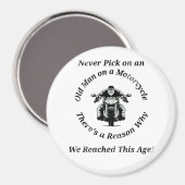 Never Pick on a Hold Man Obyckeの縮約形 マグネット (正面/裏面)