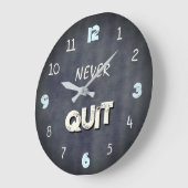 Never Quit Industrial Gym ラージ壁時計 (傾斜)