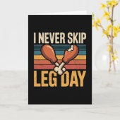 Never Skip Leg Day Funny Turkey Retro カード (黄色い花)