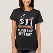 Never Skip Rest Day Funny Bodybuilding Panda Worko Tシャツ (正面)