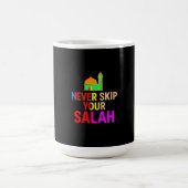 Never Skip Your Salah – Islamic Daily Reminder コーヒーマグカップ (中央)