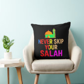 Never Skip Your Salah Throw Pillow – Faithful Home クッション (椅子)