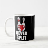 Never SplitボーリングピンバレンタインデイカップルM コーヒーマグカップ (左)