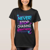 Never Stop Chasing Greatness Tシャツ (正面)