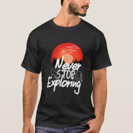 Never Stop Exploring Retro Sunset Hiking Adventure Tシャツ