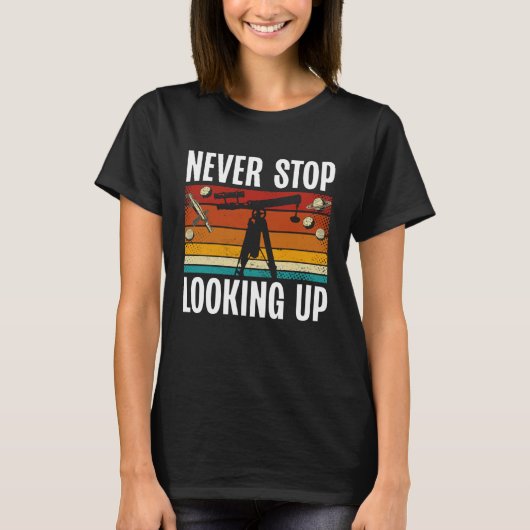 Never Stop Looking Up Space Science Solar System Tシャツ (正面)