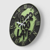 Never Too Late Funny Motivational ラージ壁時計 (傾斜)