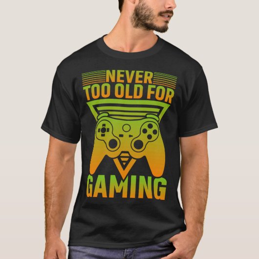Never Too Old For Gaming Video Gamer Tシャツ (正面)