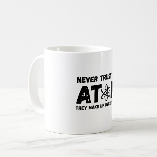 NEVER TRUST AN ATOM コーヒーマグカップ (正面左)