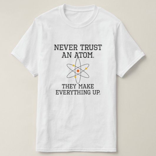 Never Trust An Atom – 科学おもしろい Tシャツ (デザイン正面)