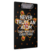 NEVER TRUST AN ATOM 科学 クリップボード (右)
