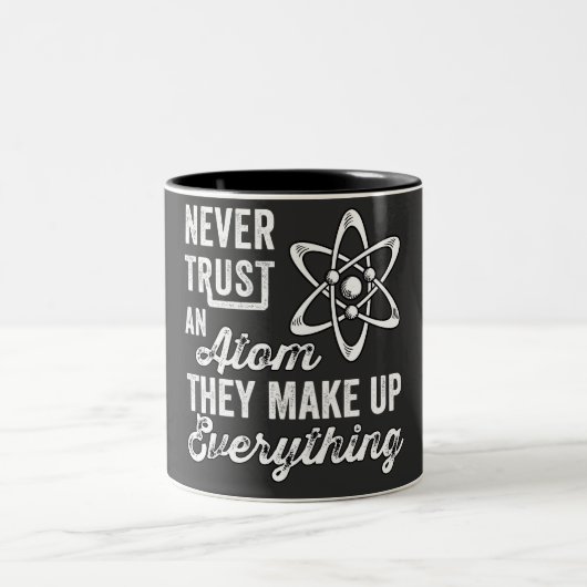 Never Trust An Atom, They Make Up Everything ツートーンマグカップ (中央)