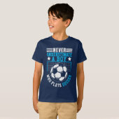 Never Underestimate a Boy Who Plays Soccer  Tシャツ (正面フル)