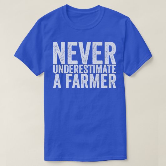 Never Underestimate A Farmer Funny Tシャツ (デザイン正面)