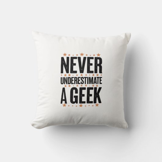 never underestimate a geek クッション (正面)