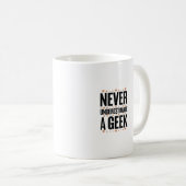 never underestimate a geek コーヒーマグカップ (正面右)