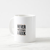 never underestimate a geek コーヒーマグカップ (正面左)
