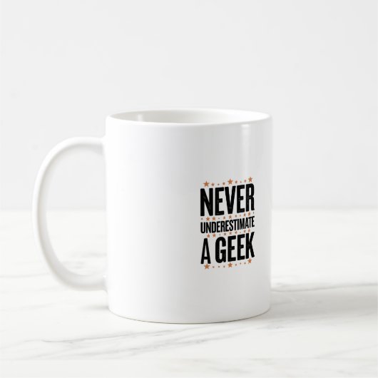 never underestimate a geek コーヒーマグカップ (左)
