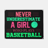 Never Underestimate A Girl Who Plays Basketball   ドアマット (正面)