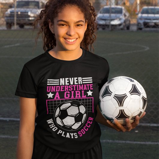 Never Underestimate a Girl Who Plays Soccer  Tシャツ