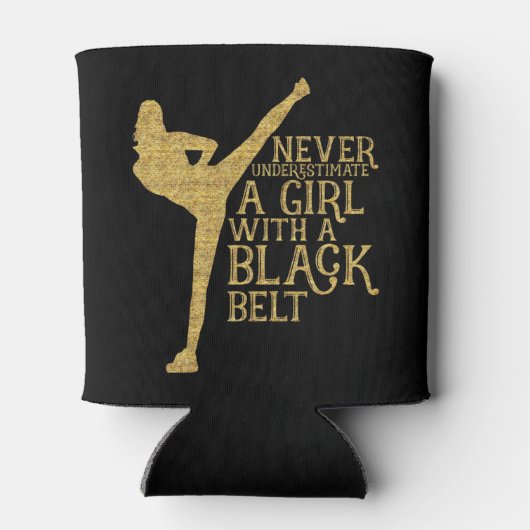 Never Underestimate A Girl with A Black Belt Gift 缶クーラー (裏面)