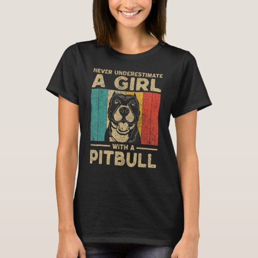 Never Underestimate A Girl With A Pitbull Tシャツ (正面)