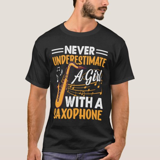 Never Underestimate a Girl with a Saxophone Saxaph Tシャツ (正面)