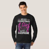 Never Underestimate a Girl with a Saxophone Saxaph Tシャツ (正面フル)