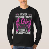 Never Underestimate a Girl with a Saxophone Saxaph Tシャツ (正面)