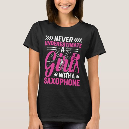Never Underestimate a Girl with a Saxophone Saxaph Tシャツ (正面)