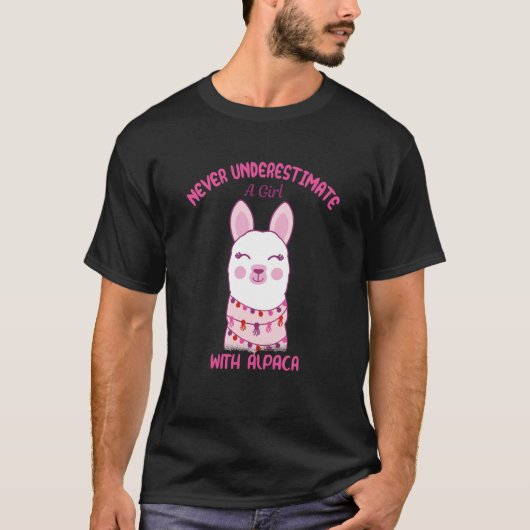 Never underestimate a girl with Alpaca Tシャツ (正面)