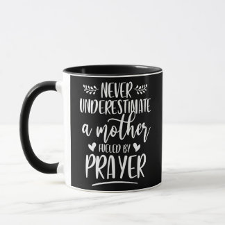 Never Underestimate A Mother Fueled By Prayer マグカップ