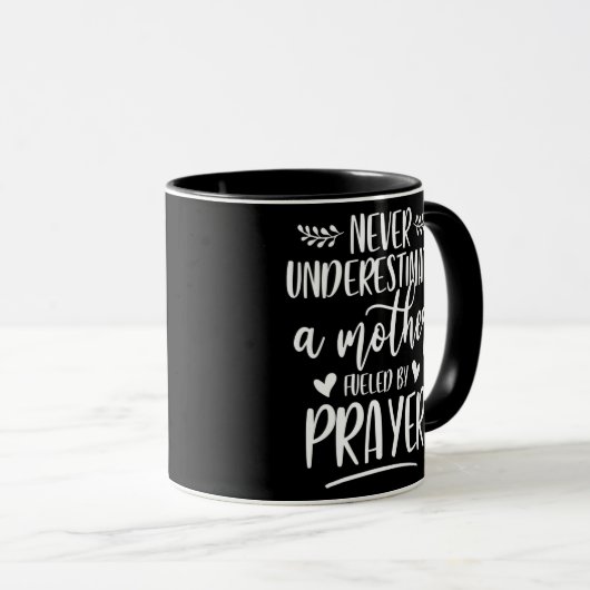 Never Underestimate A Mother Fueled By Prayer マグカップ (正面右)