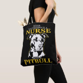 Never Underestimate A Nurse With A Pitbull never u トートバッグ (クローズアップ)