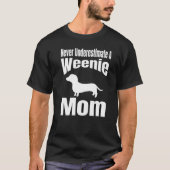 Never Underestimate A Weenie Mom Dog Lover Owner F Tシャツ (正面)
