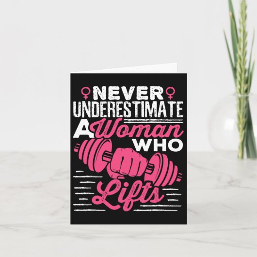 Never Underestimate A Woman Who Lifts Women Weight カード (正面)