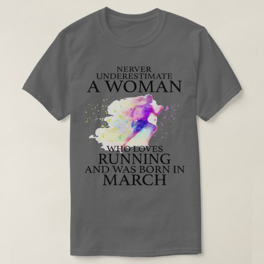 Never Underestimate a Woman who loves Running and Tシャツ (デザイン正面)