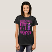 Never Underestimate A Woman With A Motorcycle A Fu Tシャツ (正面フル)