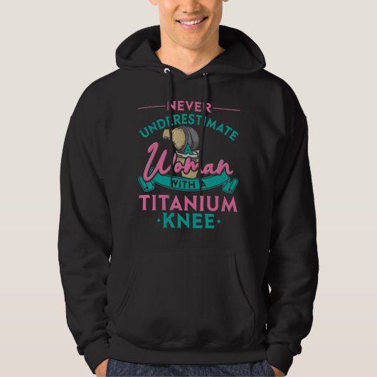 Never Underestimate A Woman With A Titanium Knee T パーカ (正面)