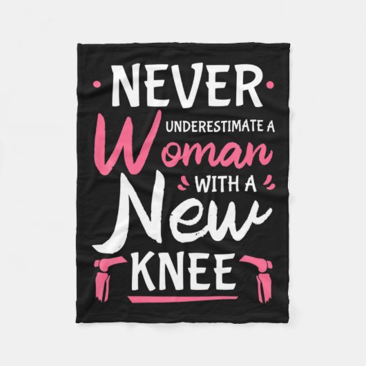 Never Underestimate A Women New Knee Replacement S フリースブランケット (正面)