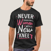 Never Underestimate A Women New Knee Replacement S Tシャツ (正面)