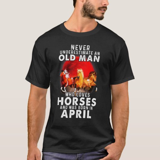 Never Underestimate An Old April Man Who Loves Hor Tシャツ (正面)