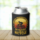 Never Underestimate an old guy on a Bicycle Fun 缶クーラー