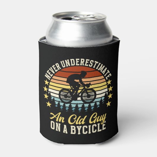 Never Underestimate an old guy on a Bicycle Funny 缶クーラー (缶正面)