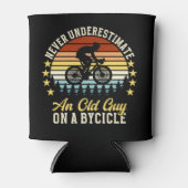 Never Underestimate an old guy on a Bicycle Funny 缶クーラー (正面)
